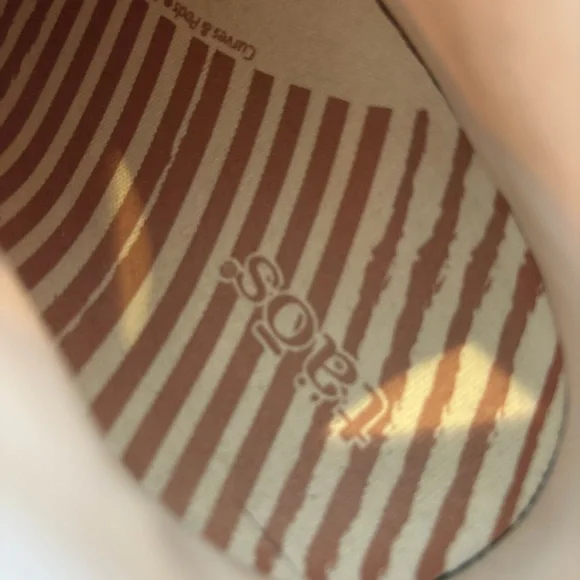 Taos Top Soul High-Top Sneakers - Picture 7 of 9